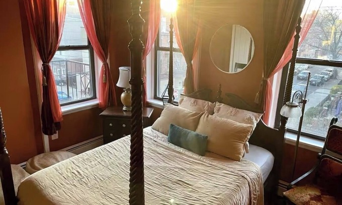 Historic Downtown Apartment | Cozy 3 Bedroom Apartment Downtown Jersey City, One Train Stop to NYC