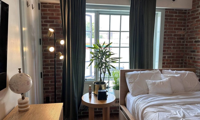 Bedford-Stuyvesant Apartment | Cozy 3-bedroom apartment in welcoming Brooklyn with fitness room, WiFi