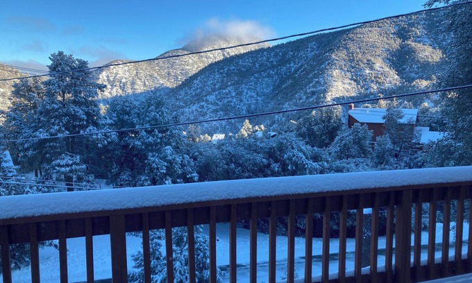 Pine Mountain Club Cabin | Cozy 3-bedroom cabin in peaceful Pine Mountain Club with WiFi