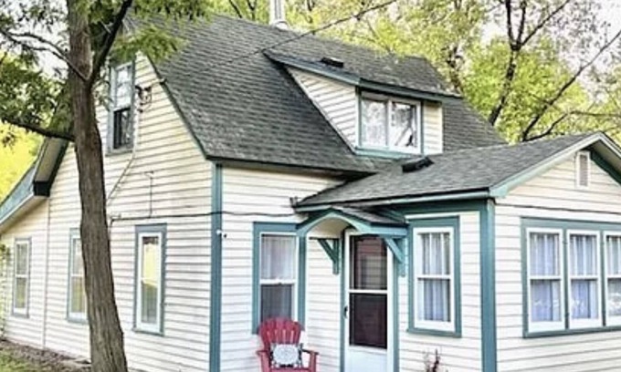 Pequot Lakes Cottage | Cozy 3 Bedroom Cottage 2 Blocks From Lake, Firepit, Boat and Snowmobile Parking