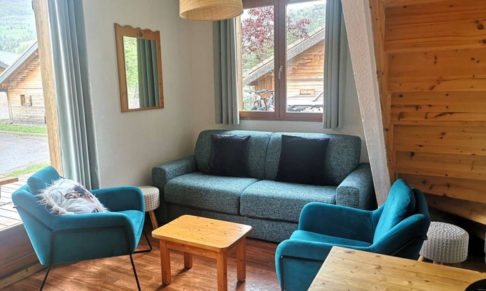 Saint-Etienne-en-Devoluy Ski Chalet | Cozy 3-Bedroom Duplex Chalet for 6 with Pool Access at Le Hameau du Puy, Superdevoluy