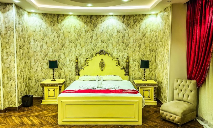 Giza Apartment | Cozy 3-bedroom apartment in charming Giza Pyramids Plateau with WiFi, AC.