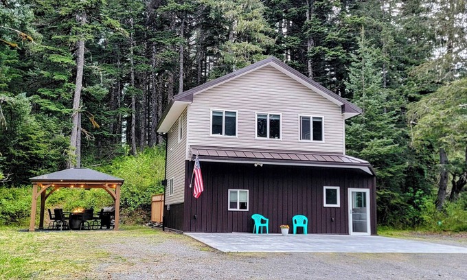 Seward House | Cozy 3-bedroom Family Friendly Home located 5 minutes from Seward.