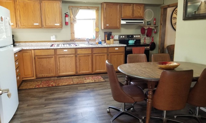 Cassville House | Cozy 3 Bedroom Home With Large Yard. Pet Friendly