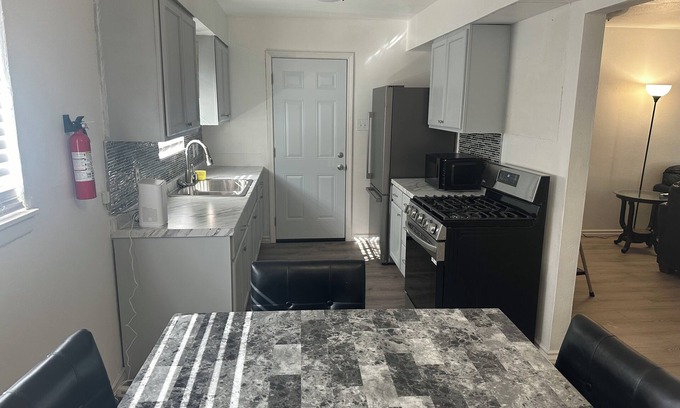 Roswell House | Cozy 3-bedroom home with WiFi, AC in serene Roswell. Family and pet friendly