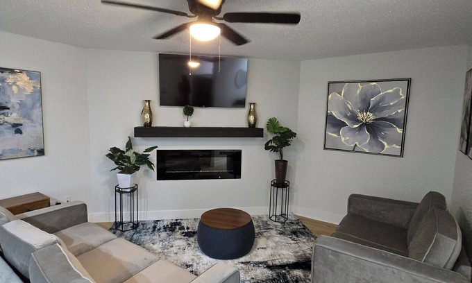 Cedar Hill House | Cozy 3-bedroom house very close to major freeways going to Dallas or Fort Worth.