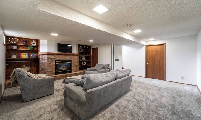 Des Moines House | Cozy 3-bedroom house in delightful Des Moines near lake