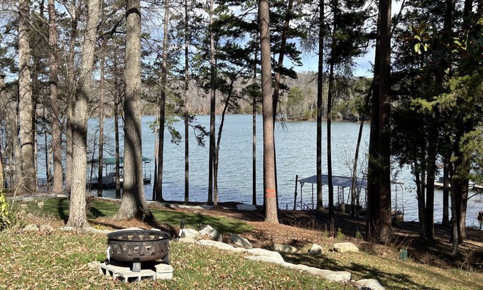 Clemson House | Cozy 3-bedroom lakefront cottage in beautiful Clemson, SC
