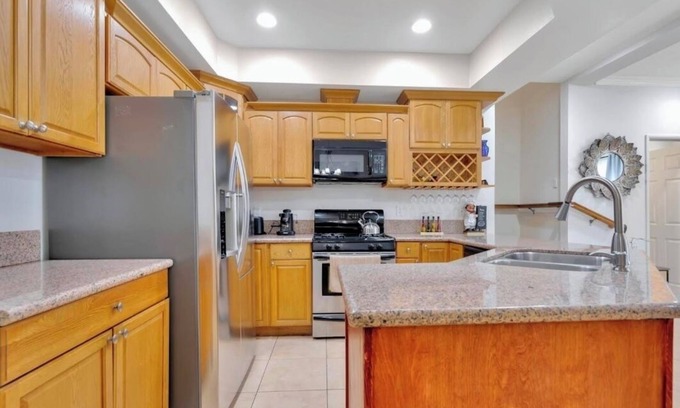 El Rancho House | Cozy 3-bedroom townhome in adorable Downey with AC, WiFi