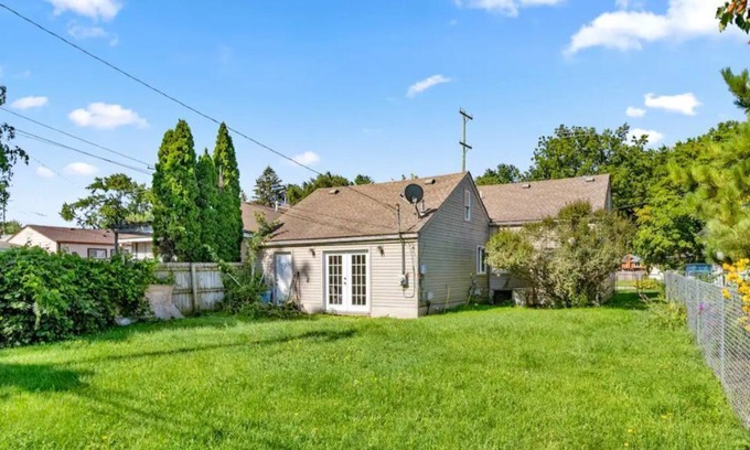 Taylor House | Cozy 3 Bedroom Near DTW And Downtown Detroit