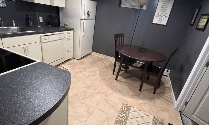 North Babylon House | Cozy 3 BR Near Belmont State Park- 4 min Drive