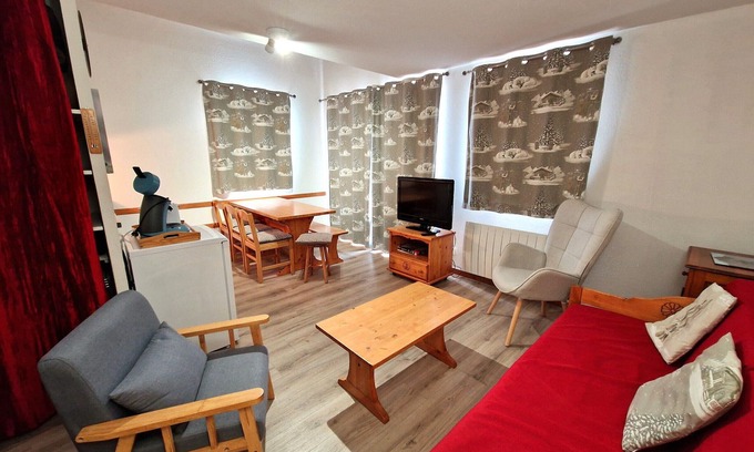 Valfrejus Apartment | Cozy 3 rooms for 6, southwest balcony, 50m from slopes