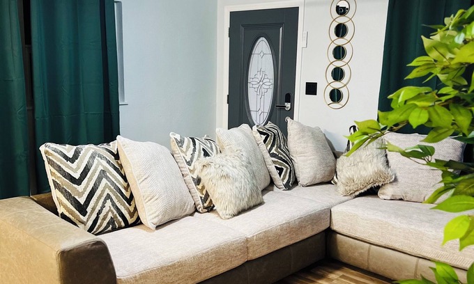 Pine Hills House | Cozy 3Bdrm Home Close To Orlando Fairgrounds, Downtown and Universal Studios!