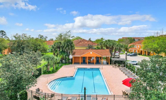 Crestwynd Bay House | Cozy 3BR Townhouse Next Disney