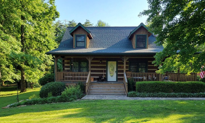 Broad Run Cabin | Cozy 4 Bedroom Cabin in Broad Run