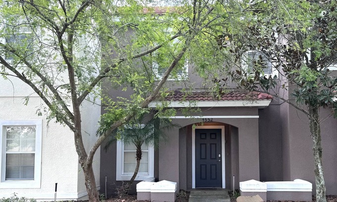 Bellavida House | Cozy 4 BR/3 BA private pool near Disney