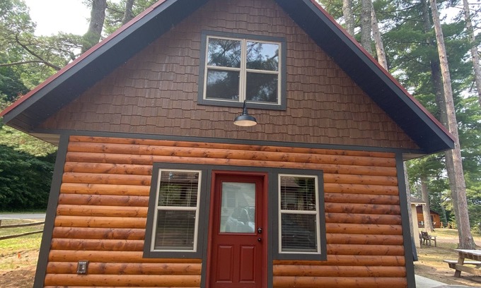 Arbor Vitae Cabin | Cozy 4 season Cabin on Big Arbor Vitae Lake-Northwoods Sugar Shack