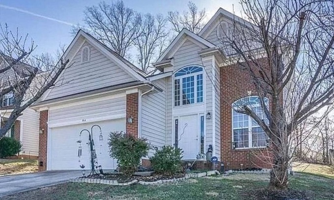 Prosperity Church Road House | Cozy 4B/2.5B University Home King Beds Jacuzzi