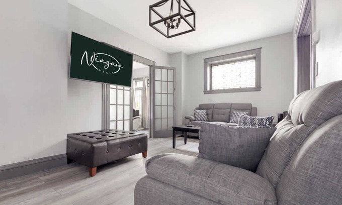 Niagara Falls House | Cozy 4BR, 1BA close to the Falls