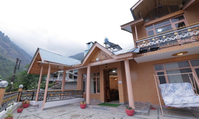 Manali Cottage | Cozy 5-Bedroom Himalayan Villa in Manali - Perfect for Family & Group Getaways
