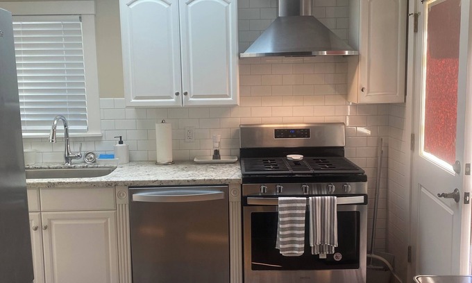 West Alameda House | Cozy Alameda Bungalown