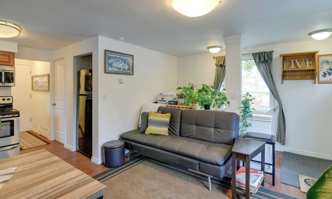 Spenard House | Cozy Anchorage Retreat < 4 Mi to Downtown!