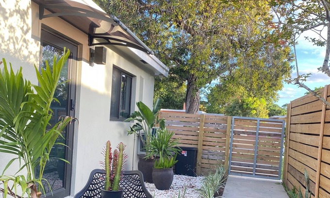 North Miami Cottage | COZY AND CENTRIC STUDIO