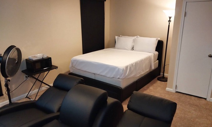 Pasadena House | Cozy and peaceful BASEMENT in a house, close to different restaurants and a park