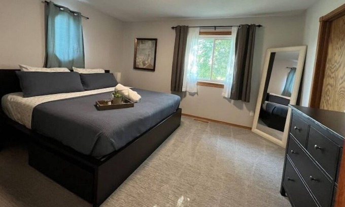 Andover House | Cozy and Private 3BR Home