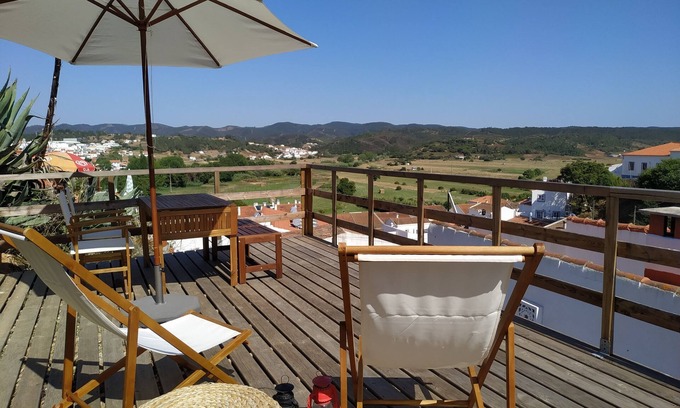 Aljezur House | Cozy and private, amazing terrace near the castel