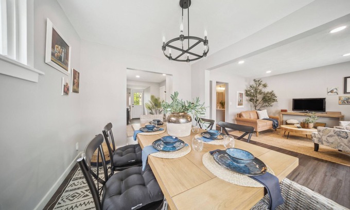 Mayfield Heights House | Cozy and Quaint 3 Bedroom: single-level, 5 beds fit 8 guests