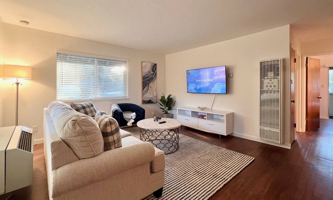 Lafayette Apartment | Cozy and quiet 2B/1b in Downtown