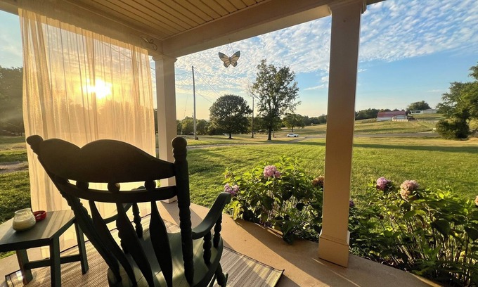 Madison House | Cozy and tucked away retreat in Nashville's hidden gem neighborhood