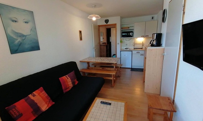 Montalbert Apartment | Cozy apartment in Montalbert: 2 rooms, 4 pax, ski-in/ski-out