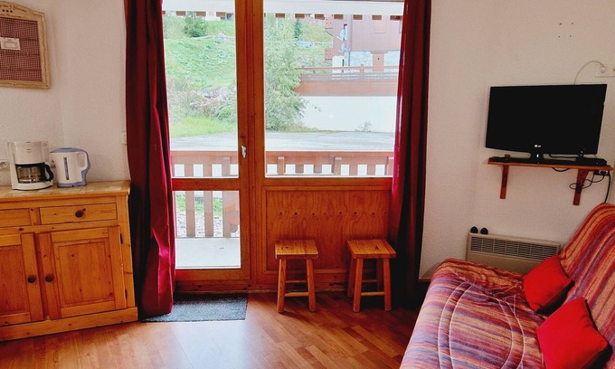 Montalbert Apartment | Cozy apartment, 500m from slopes, family-friendly, free parking