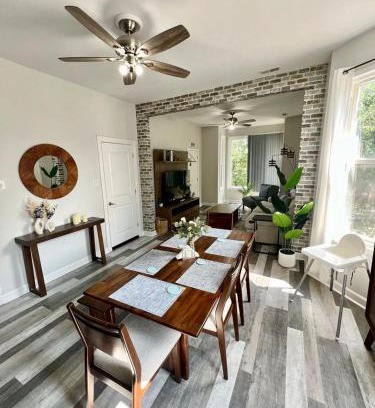 Hermosa Apartment | Cozy Apartment 3 BR Near Downtown Parking