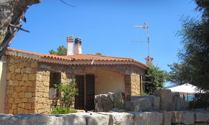 La Conia Apartment | Cozy apartment by the sea with a large garden ideal for 2 people