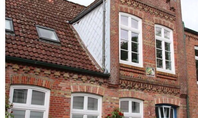 Friedrichstadt House | Cozy apartment on the canal