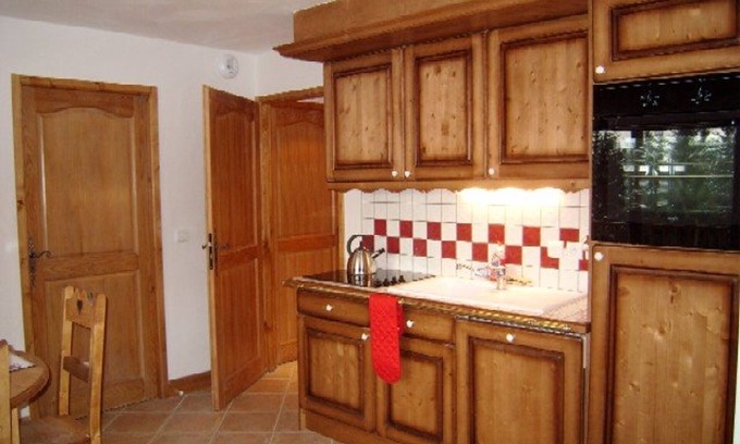 Cohennoz Apartment | Cozy Apartment for 6 with Pool, Balcony, and Private Parking in Crest-Voland