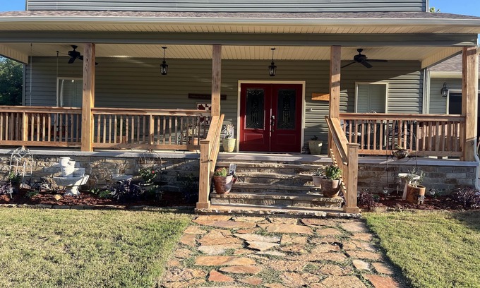 Mid America Apartment | Cozy apartment in Country setting. Close to Lake Hamilton and Hot Springs.