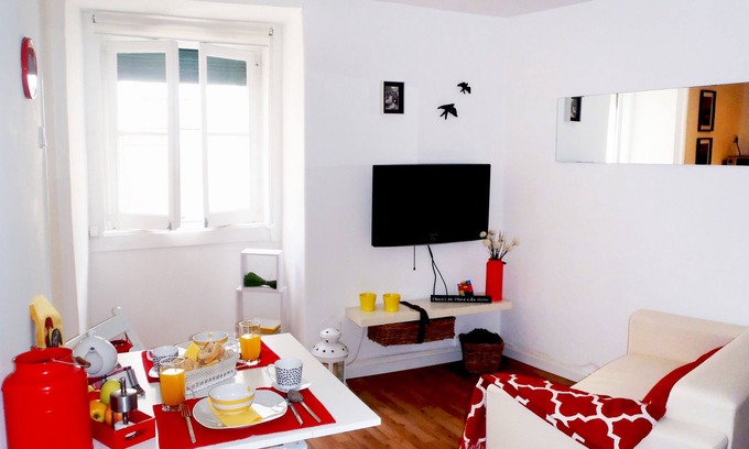 Sao Cristovao e Sao Lourenco Apartment | Cozy Apartment in Lisbon Center City