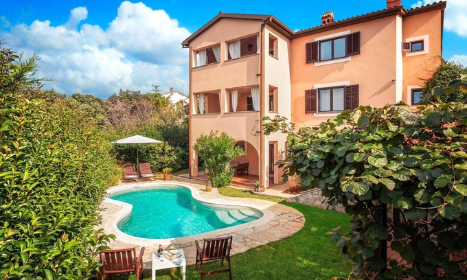 Vinkuran Apartment | Cozy apartment in Pula with WiFi
