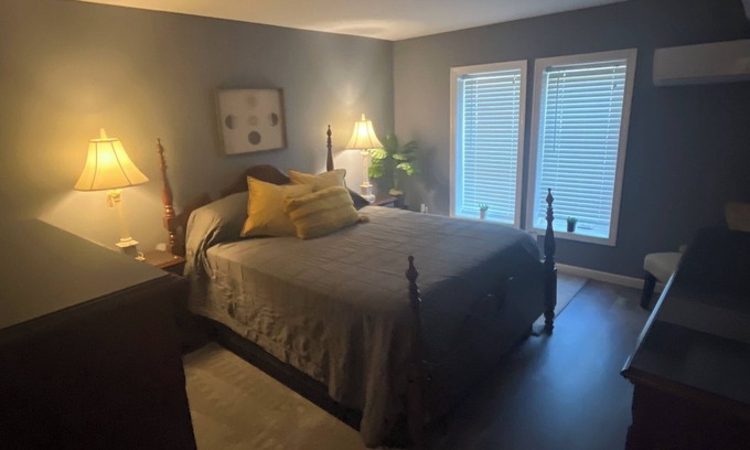 Mansfield Apartment | Cozy apartment in quiet setting that is very convenient to UConn and ECSU.