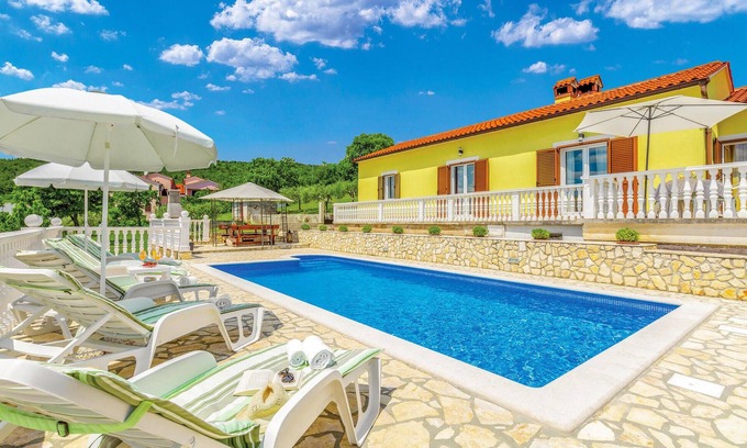 Rabac Apartment | Cozy apartment in Rabac with WiFi