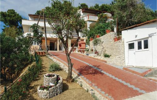 Vlasici Apartment | Cozy Apartment In Vlasici With Wifi