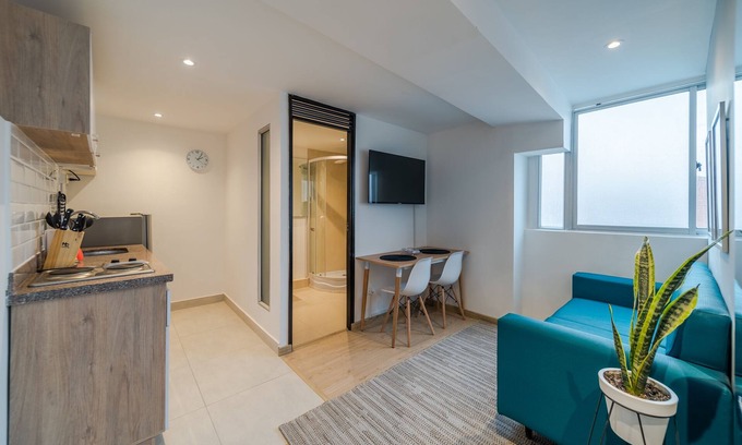 Financial District Apartment | Cozy Apartment in Zona G
