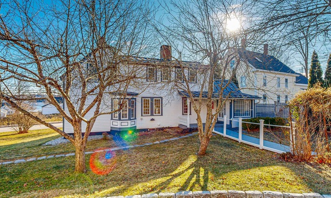 Wiscasset Apartment | Cozy apartment near the river: walk to town & local attractions