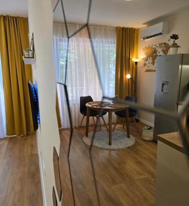 Odesos Apartment | Cozy Apartment with Balcony, 5 min away from the beach- part of the family 'Vicki Apart