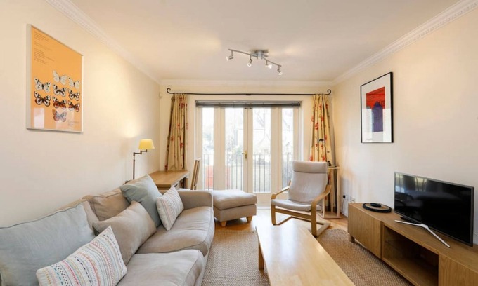 Waterloo Apartment | Cozy apartment with patio