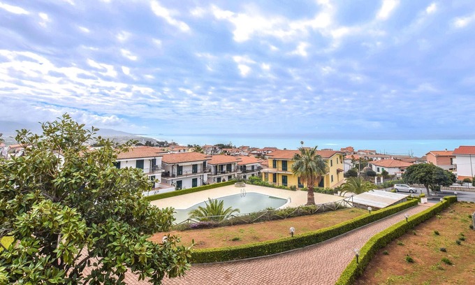 Scalea Apartment | Cozy apartment with shared pool, furnished with a lot of coziness and sea view.